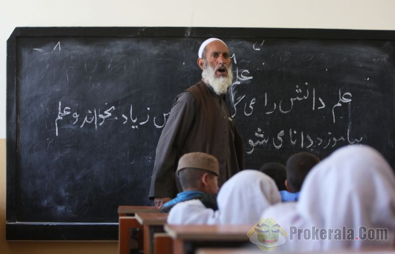 kabul-april-3-2013-an-afghan-teacher-teaches-56566_0.jpg
